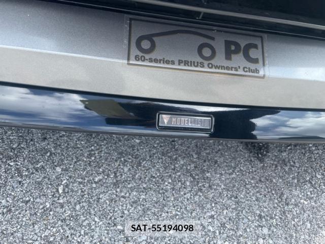Toyota PRIUS 2023-04 8769581-16