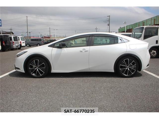 Toyota PRIUS 2023-07 8769757-10