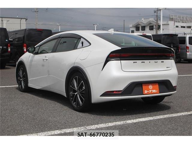 Toyota PRIUS 2023-07 8769757-11