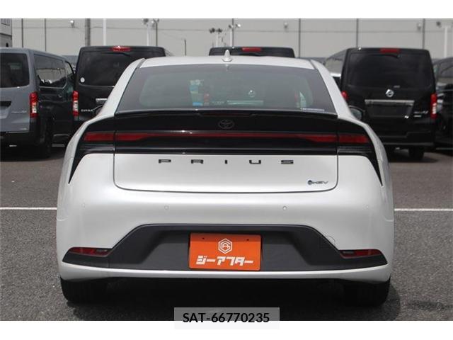 Toyota PRIUS 2023-07 8769757-12
