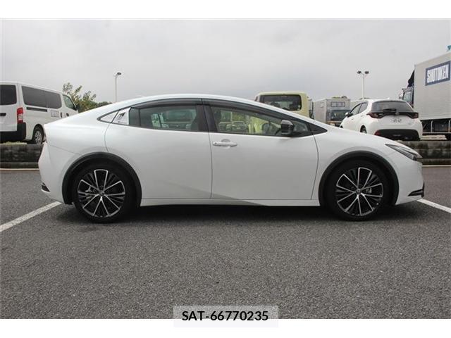 Toyota PRIUS 2023-07 8769757-14
