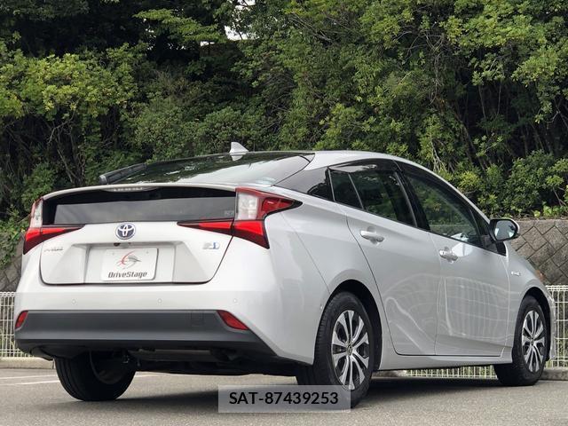 Toyota PRIUS 2019-11 8769827-3