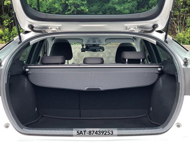 Toyota PRIUS 2019-11 8769827-8