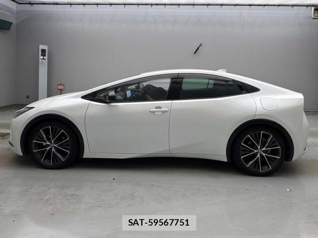 Toyota PRIUS 2023-11 8770046-12