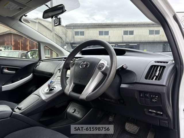 Toyota PRIUS 2012-06 8770083-11