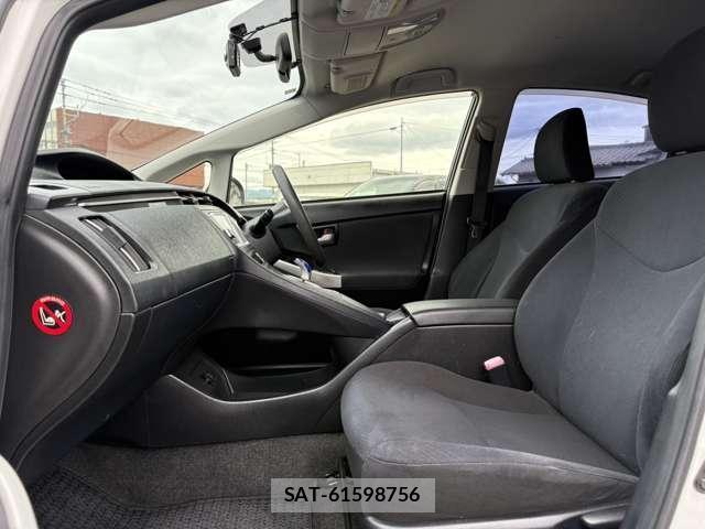 Toyota PRIUS 2012-06 8770083-12