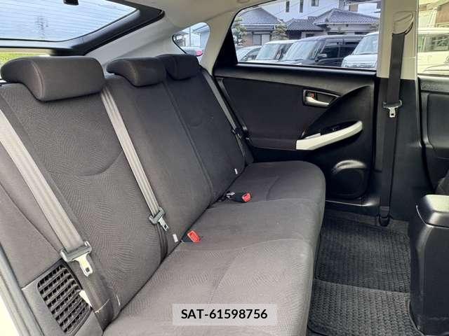 Toyota PRIUS 2012-06 8770083-14