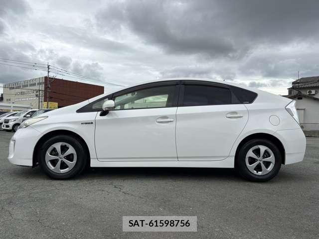 Toyota PRIUS 2012-06 8770083-3