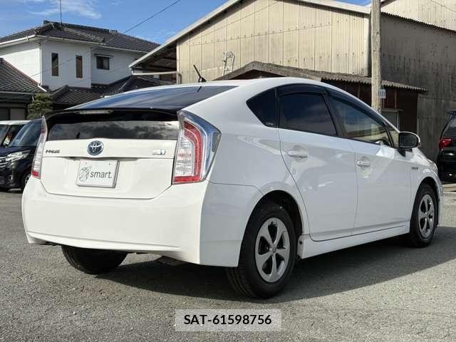 Toyota PRIUS 2012-06 8770083-6