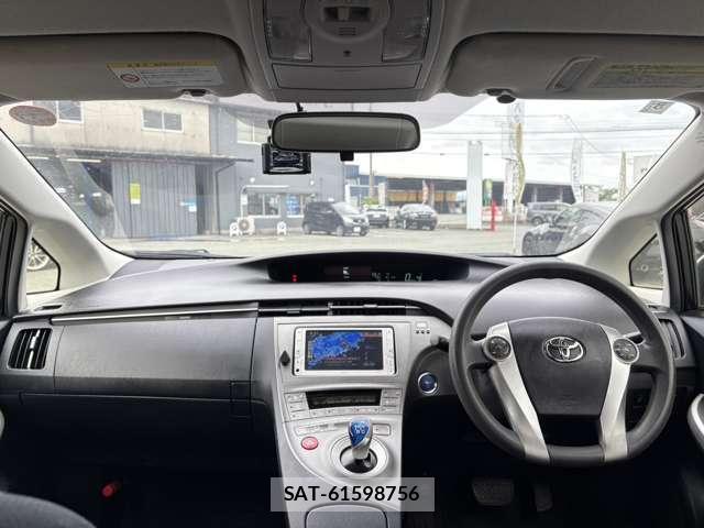 Toyota PRIUS 2012-06 8770083-7