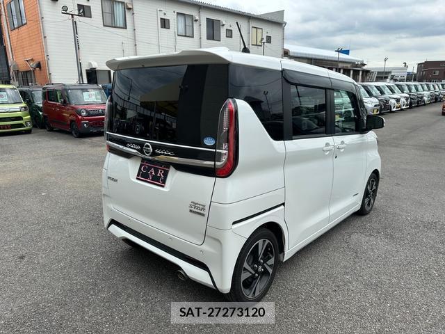 Nissan ROOX 2020-03 8770156-6