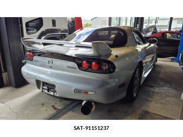 Mazda RX-7 2002-03 8769441-10