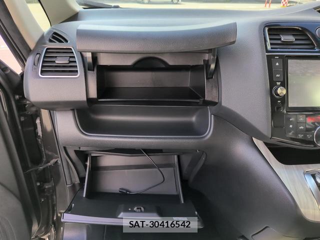 Nissan SERENA 2014-01 8769011-16