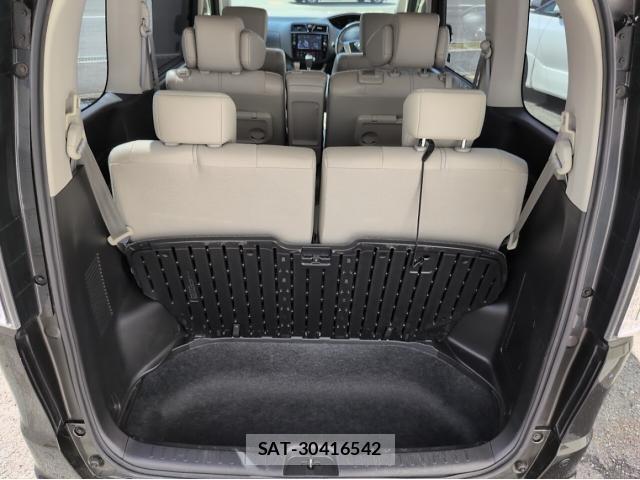 Nissan SERENA 2014-01 8769011-18