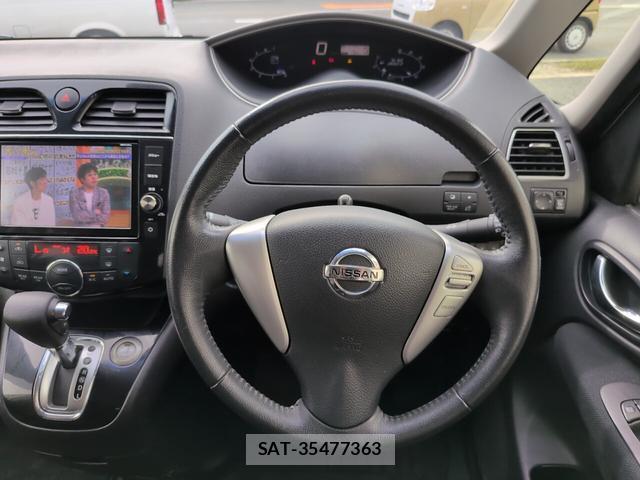 Nissan SERENA 2014-12 8769013-12