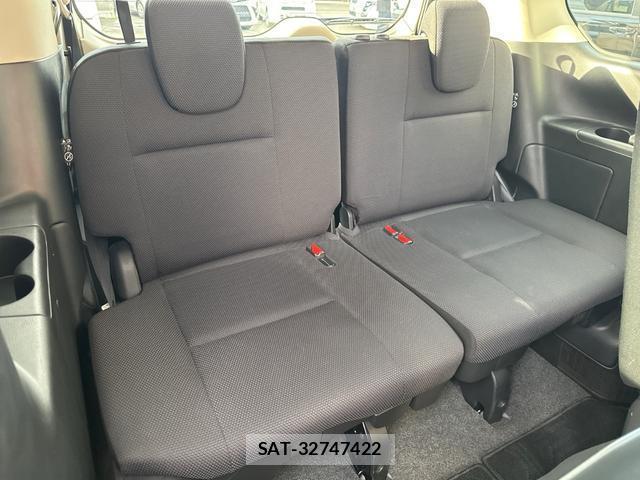 Nissan SERENA 2017-11 8769394-5