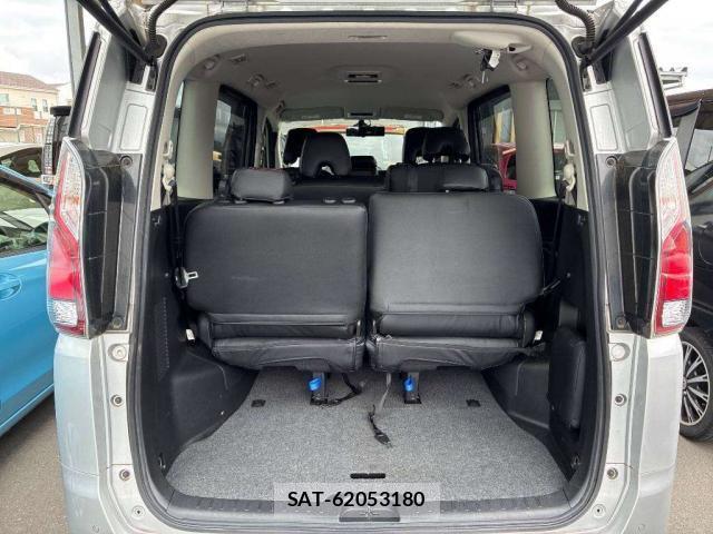 Nissan SERENA 2017-07 8770048-7
