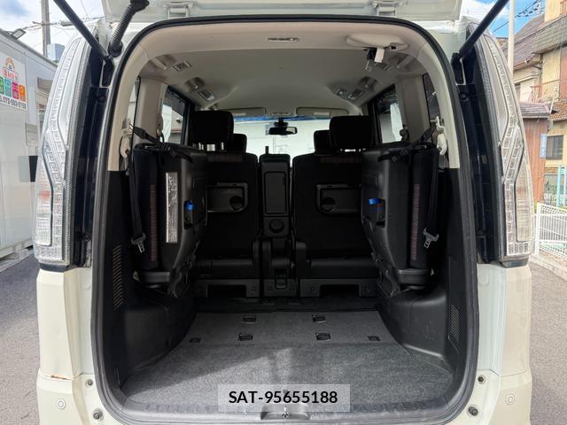 Nissan SERENA 2015-12 8770173-11