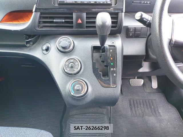 Toyota SIENTA 2016-08 8768938-11