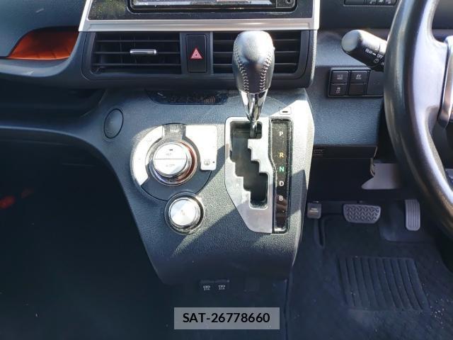 Toyota SIENTA 2021-08 8768939-11