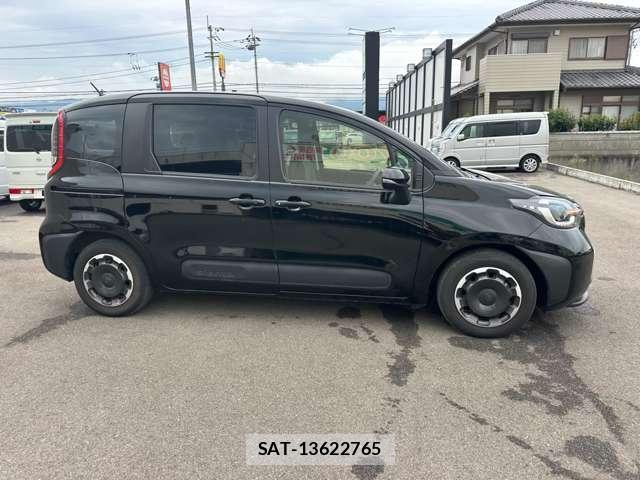 Toyota SIENTA 2023-01 8769301-4