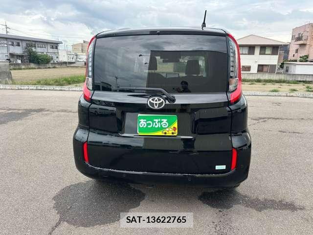 Toyota SIENTA 2023-01 8769301-6