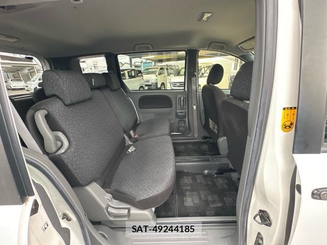 Toyota SIENTA 2014-06 8769391-13