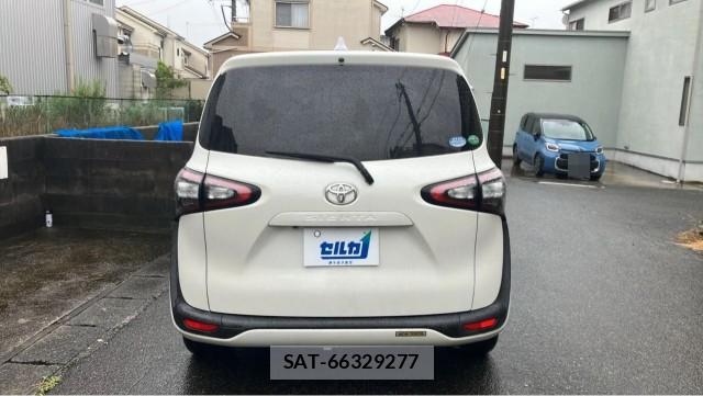 Toyota SIENTA 2015-12 8769601-1