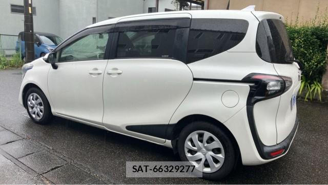 Toyota SIENTA 2015-12 8769601-10