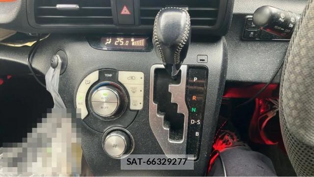 Toyota SIENTA 2015-12 8769601-14
