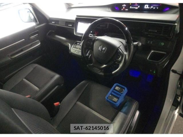 Honda e 2015-10 8770054-2