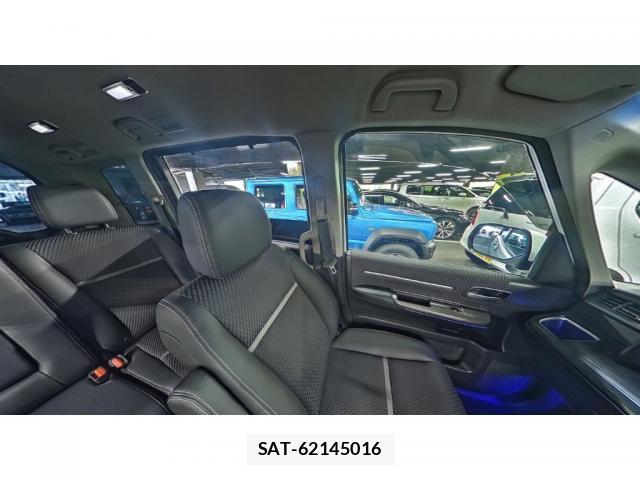 Honda e 2015-10 8770054-5