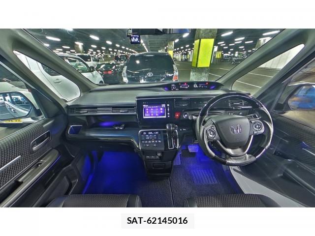 Honda e 2015-10 8770054-6