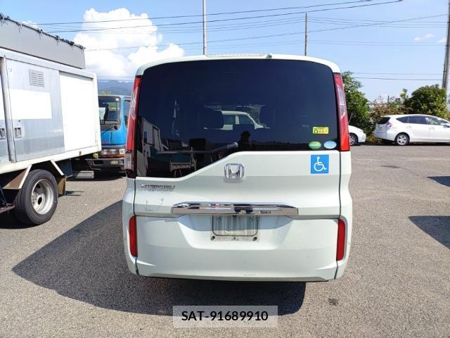 Honda e 2015-09 8768941-1