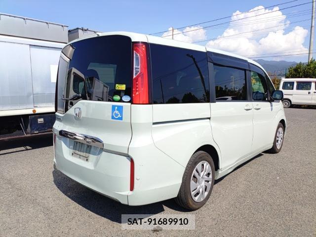 Honda e 2015-09 8768941-4