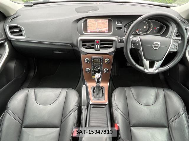 Volvo V40 2018-03 8769421-1