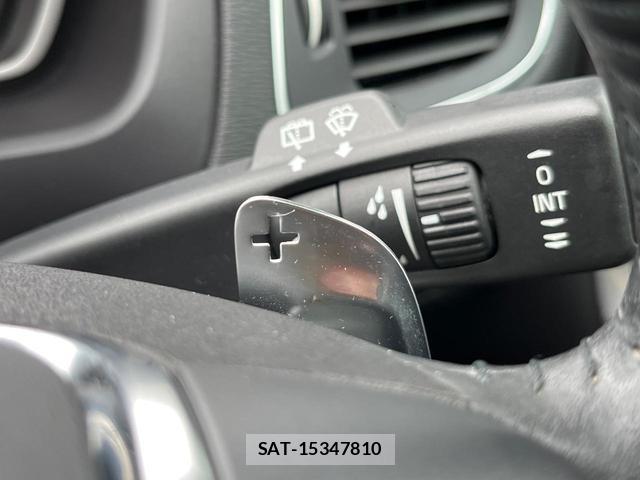 Volvo V40 2018-03 8769421-10