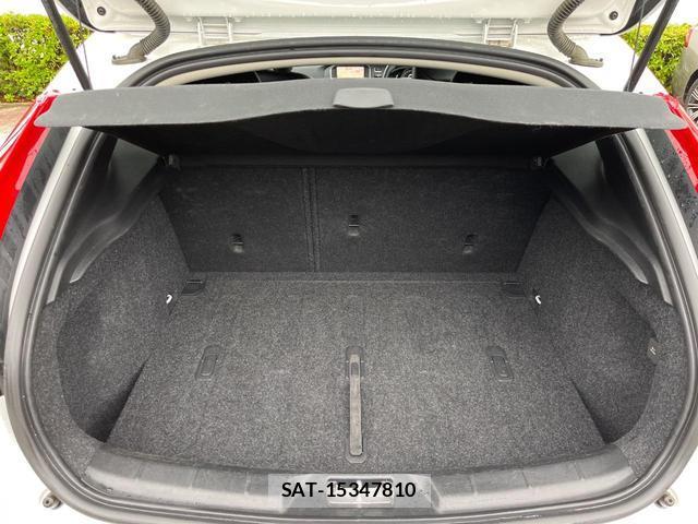 Volvo V40 2018-03 8769421-14