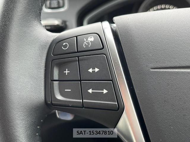 Volvo V40 2018-03 8769421-9