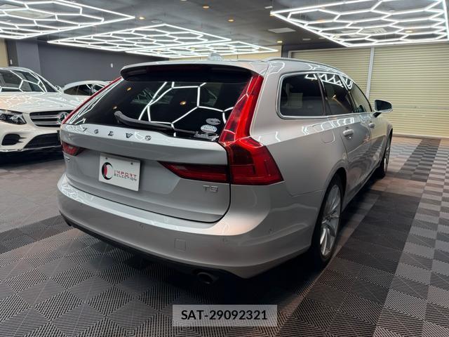 Volvo V90 2018-02 8770063-11