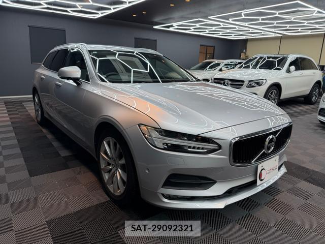 Volvo V90 2018-02 8770063-12