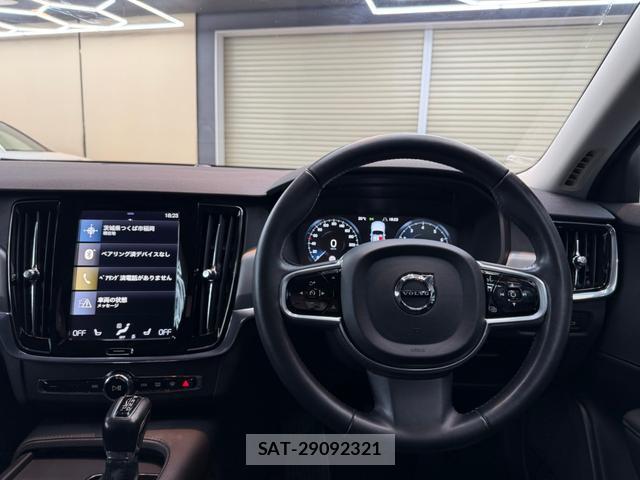 Volvo V90 2018-02 8770063-14