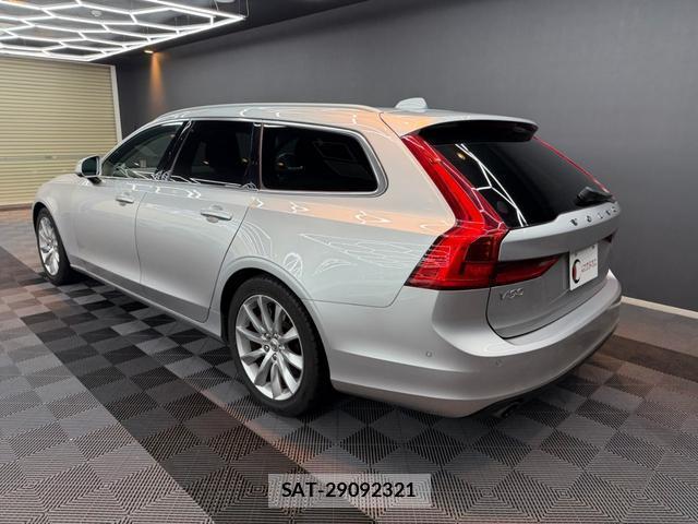 Volvo V90 2018-02 8770063-9
