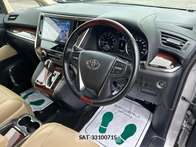 Toyota VELLFIRE 2017-03 8769736-13