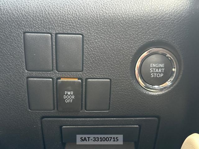 Toyota VELLFIRE 2017-03 8769736-9
