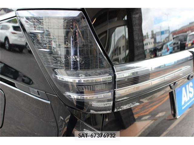 Toyota VOXY 2023-09 8768684-10