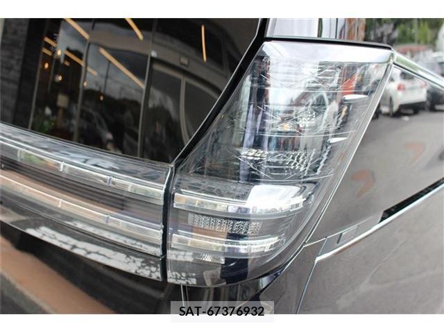 Toyota VOXY 2023-09 8768684-11