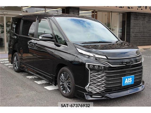 Toyota VOXY 2023-09 8768684-2