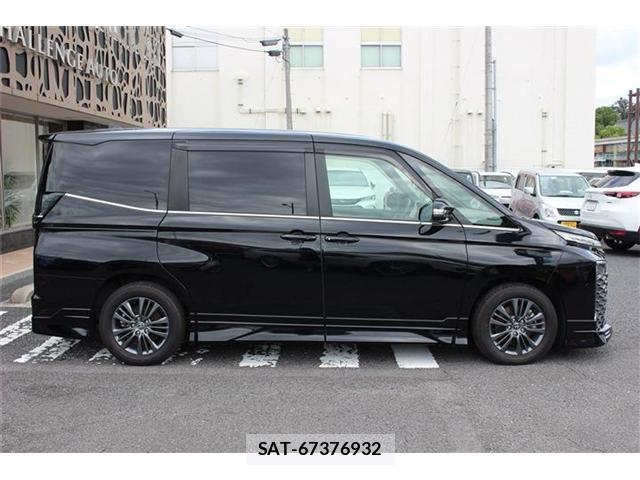 Toyota VOXY 2023-09 8768684-3