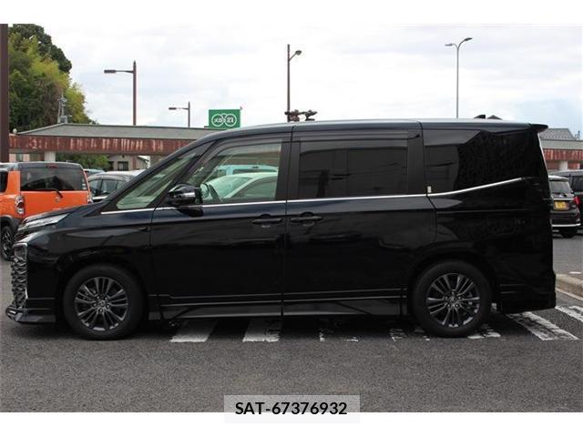Toyota VOXY 2023-09 8768684-4